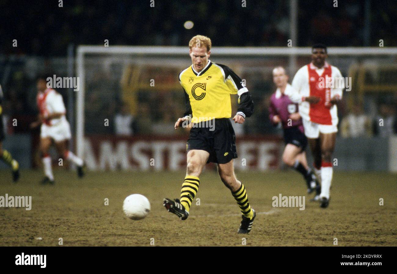 Dortmund, Germania. 27th set, 2022. Primo: 05.03.1996 calcio: Calcio: Archivio foto, archivio foto, archivio immagini, archivio CHL Champions League, quarti di finale stagione 1995/1996 95/96 BVB, Borussia Dortmund - Ajax Amsterdam 0:2 BVB, Matthias Sammer, azione singola Credit: dpa/Alamy Live News Foto Stock