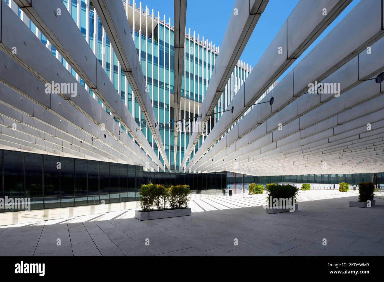 Cortile interno della sede EDP, Cais de Sodre, Lisbona, Portogallo Foto Stock