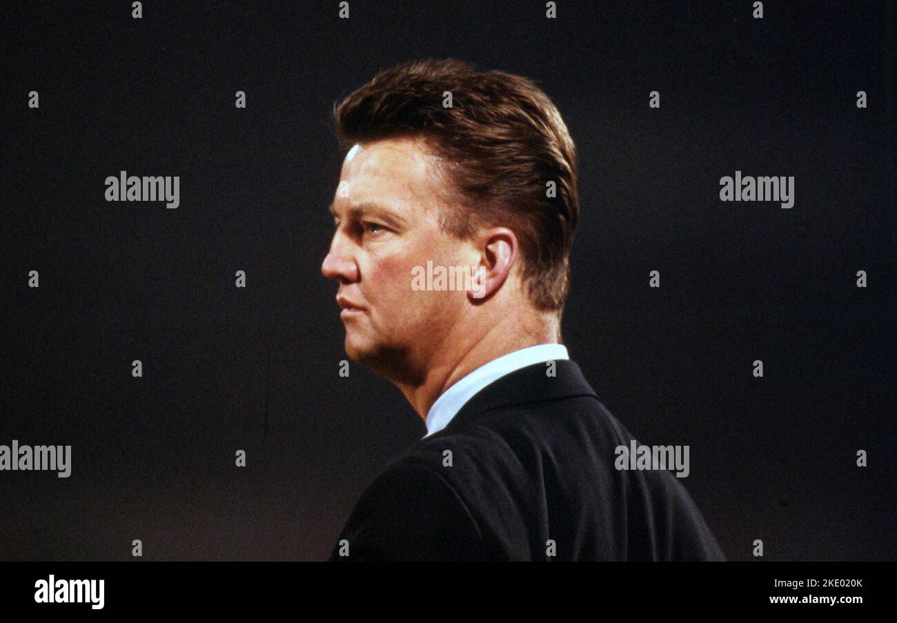 Amsterdam, Germania. 28th set, 2022. Primo: 05.03.1996 calcio: Calcio: Archivio foto, archivio foto, archivio immagini, archivio CHL Champions League, quarti di finale stagione 1995/1996 95/96 Ajax Amsterdam - BVB, Borussia Dortmund 1:0 Ajax, allenatore: Louis van Gaal Credit: dpa/Alamy Live News Foto Stock