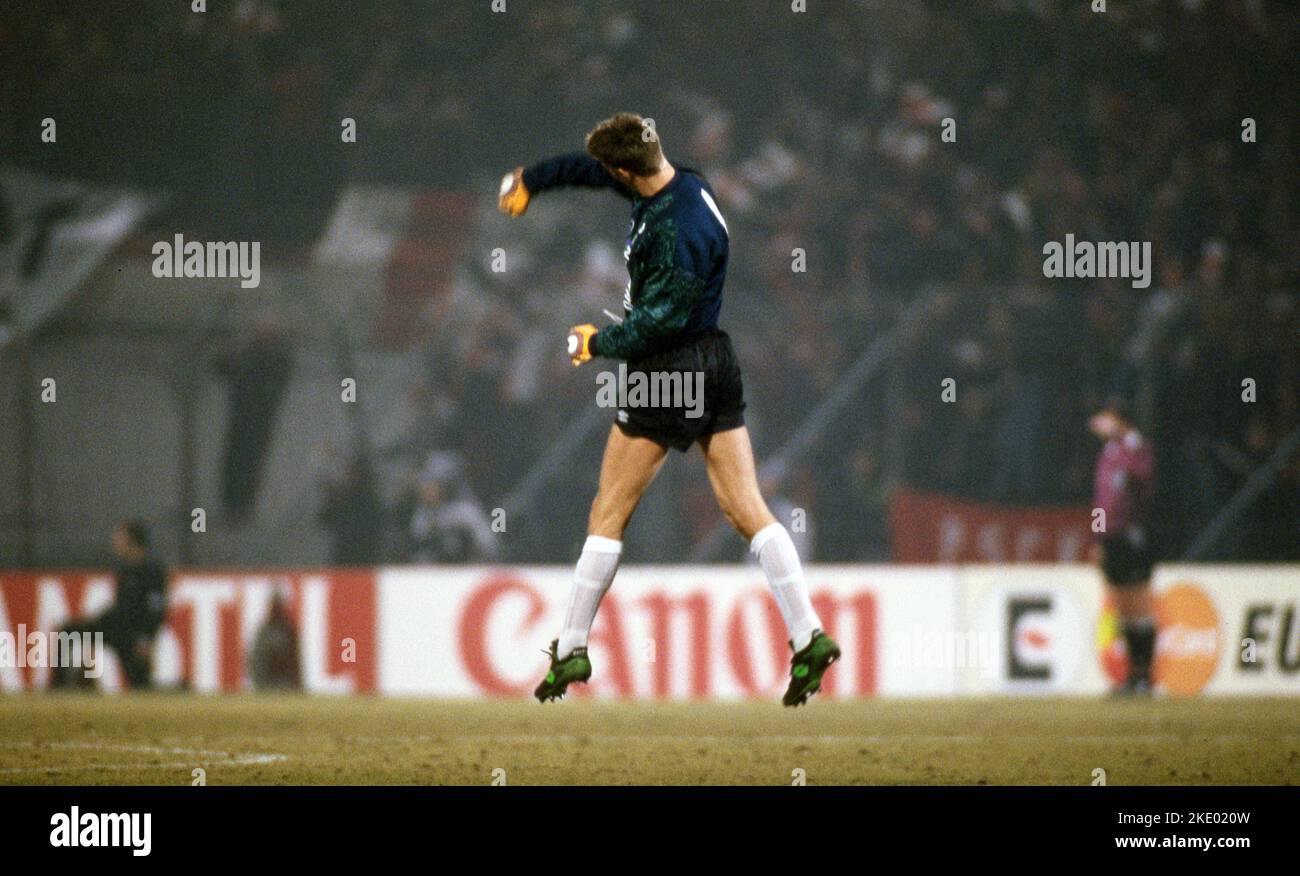 Amsterdam, Germania. 28th set, 2022. Primo: 05.03.1996 calcio: Calcio: Archivio foto, archivio foto, archivio immagini, archivio CHL Champions League, quarti di finale stagione 1995/1996 95/96 Ajax Amsterdam - BVB, Borussia Dortmund 1:0 Edwin van der SAR, jubilation, Ajax Credit: dpa/Alamy Live News Foto Stock