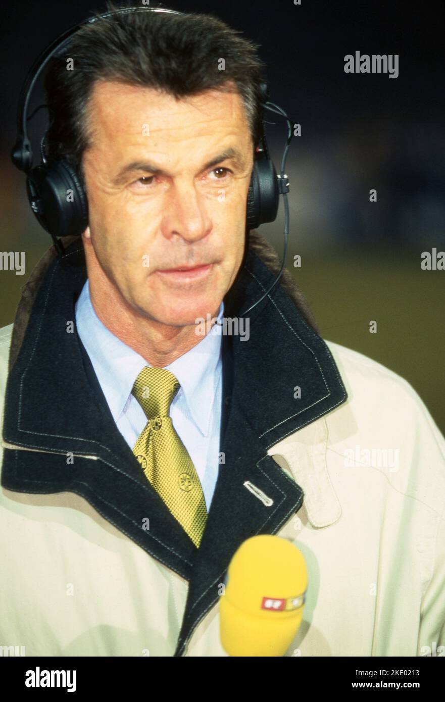Amsterdam, Germania. 28th set, 2022. Primo: 05.03.1996 calcio: Calcio: Archivio foto, archivio foto, archivio immagini, archivio CHL Champions League, quarto di finale stagione 1995/1996 95/96 Ajax Amsterdam - BVB, ritratto di Borussia Dortmund 1:0, intervista, Ottmar Hitzfeld Credit: dpa/Alamy Live News Foto Stock