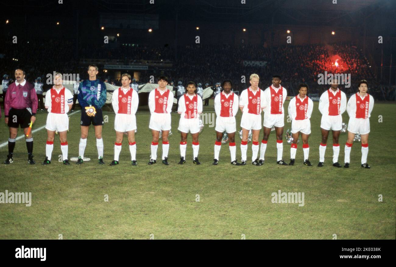Amsterdam, Germania. 28th set, 2022. Primo: 05.03.1996 calcio: Calcio: Archivio foto, archivio foto, archivio immagini, archivio CHL Champions League, quarti di finale stagione 1995/1996 95/96 Ajax Amsterdam - BVB, Borussia Dortmund 1:0 team, Ajax Credit: dpa/Alamy Live News Foto Stock