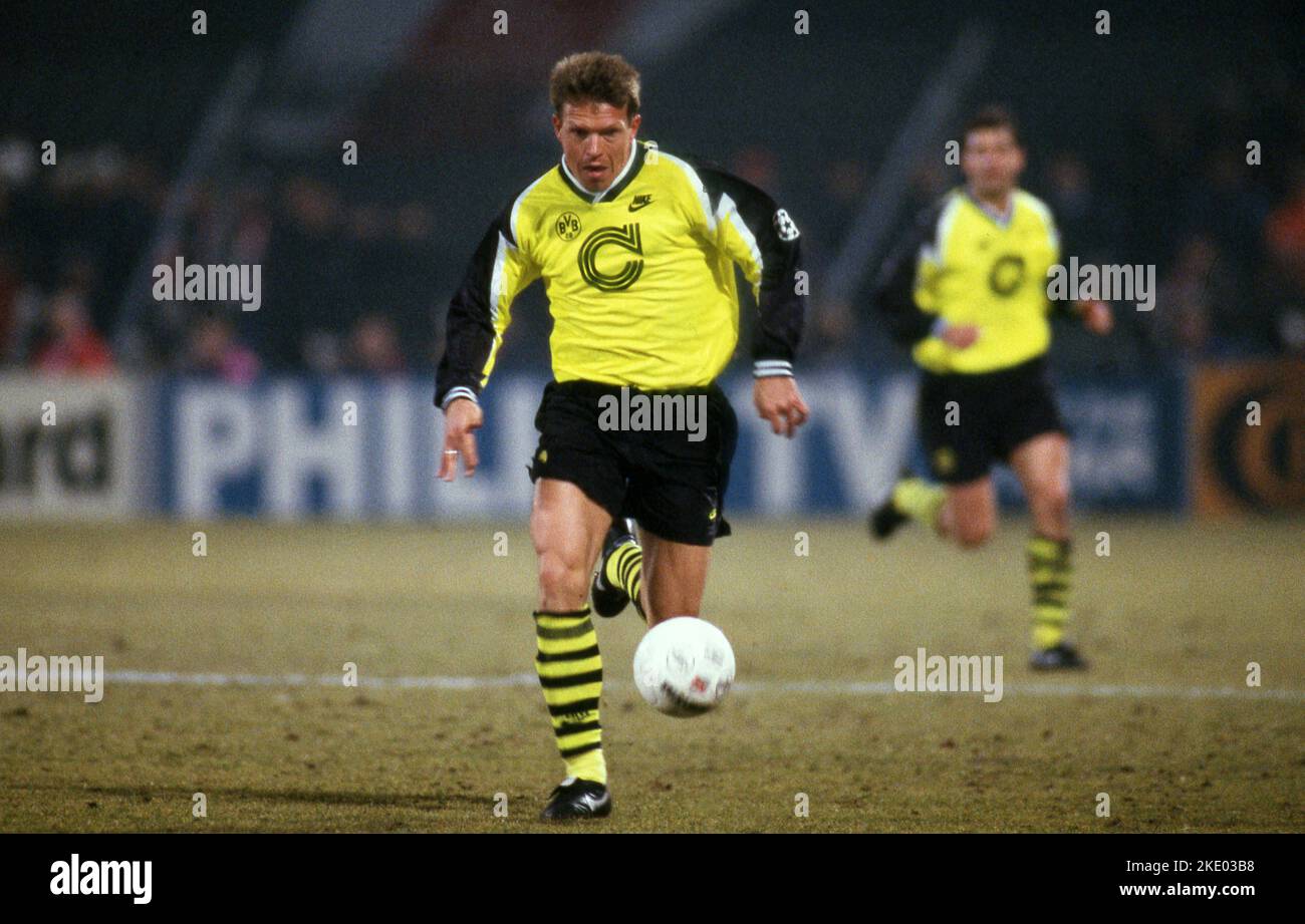 Amsterdam, Germania. 28th set, 2022. Primo: 05.03.1996 calcio: Calcio: Archivio foto, archivio foto, archivio immagini, archivio CHL Champions League, quarti di finale stagione 1995/1996 95/96 Ajax Amsterdam - BVB, Borussia Dortmund 1:0 Knut Reinhardt, azione singola, BVB/dpa/Alamy Live News Foto Stock