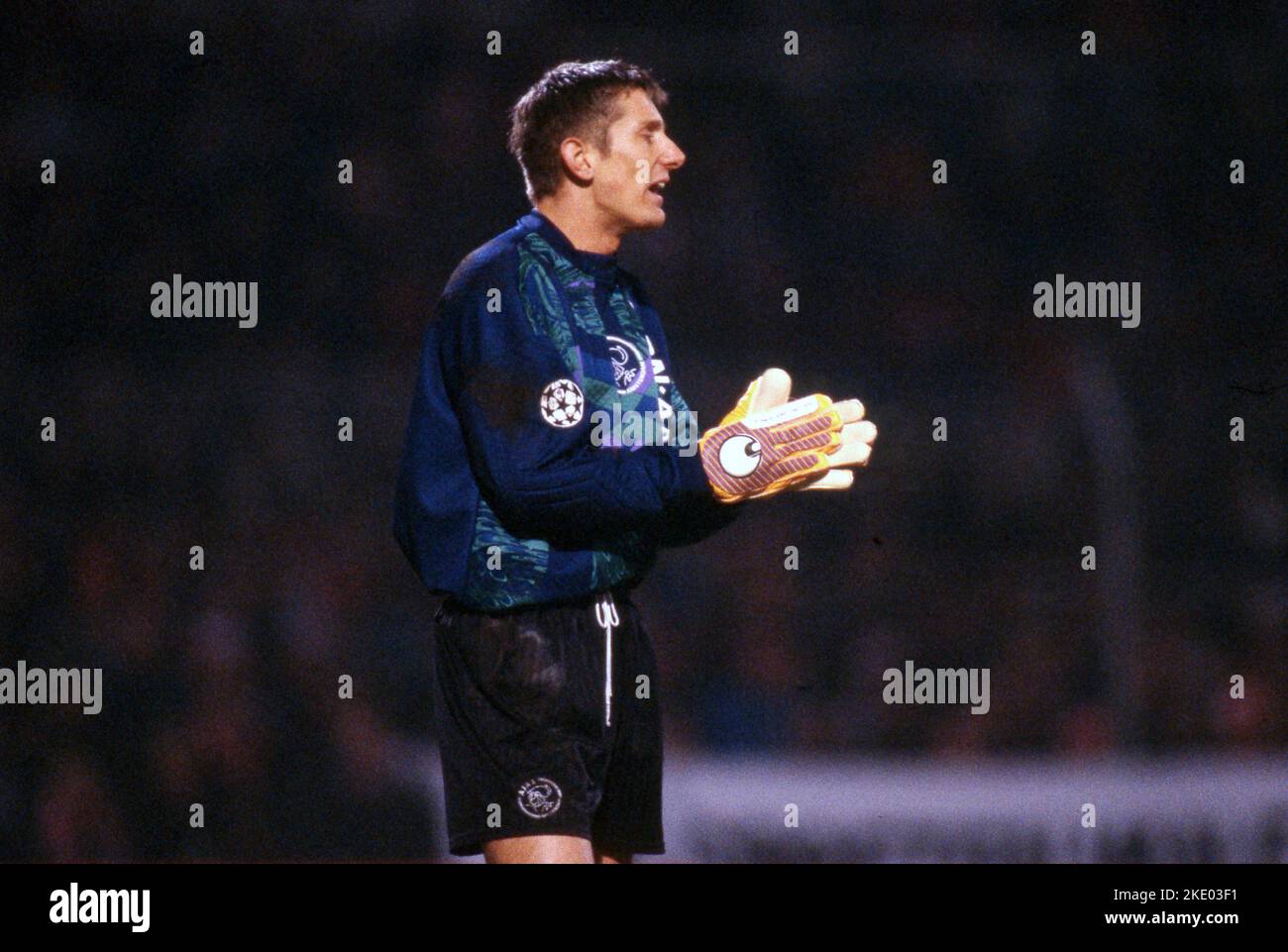 Amsterdam, Germania. 28th set, 2022. Primo: 05.03.1996 calcio: Calcio: Archivio foto, archivio foto, archivio immagini, archivio CHL Champions League, quarti di finale stagione 1995/1996 95/96 Ajax Amsterdam - BVB, Borussia Dortmund 1:0 Edwin van der SAR, gesture, Ajax Credit: dpa/Alamy Live News Foto Stock
