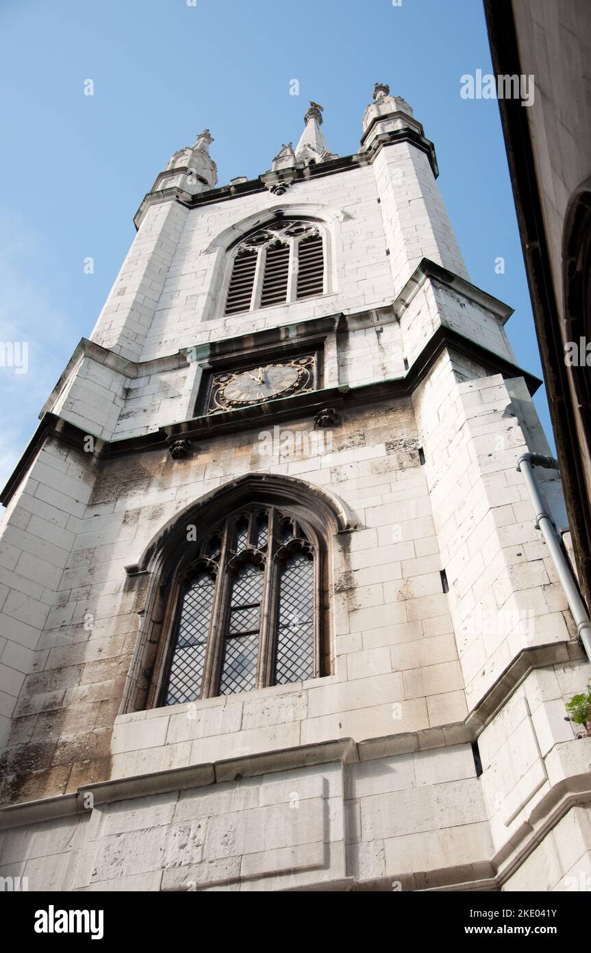 Steeple, St Dunstan-in-the-East Church (Rains), City of London, London, UK - questa chiesa è stata una delle poche chiese di Sir Christopher Wren rimaste Foto Stock
