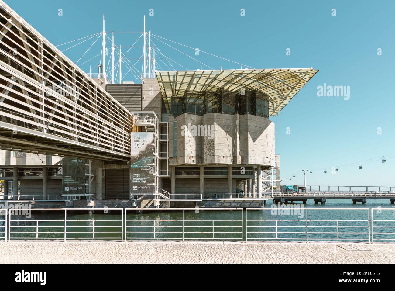 Oceanário de Lisboa, Oceanarium a Lisbona, Portogallo. Il più grande acquario al coperto d'Europa. Foto Stock