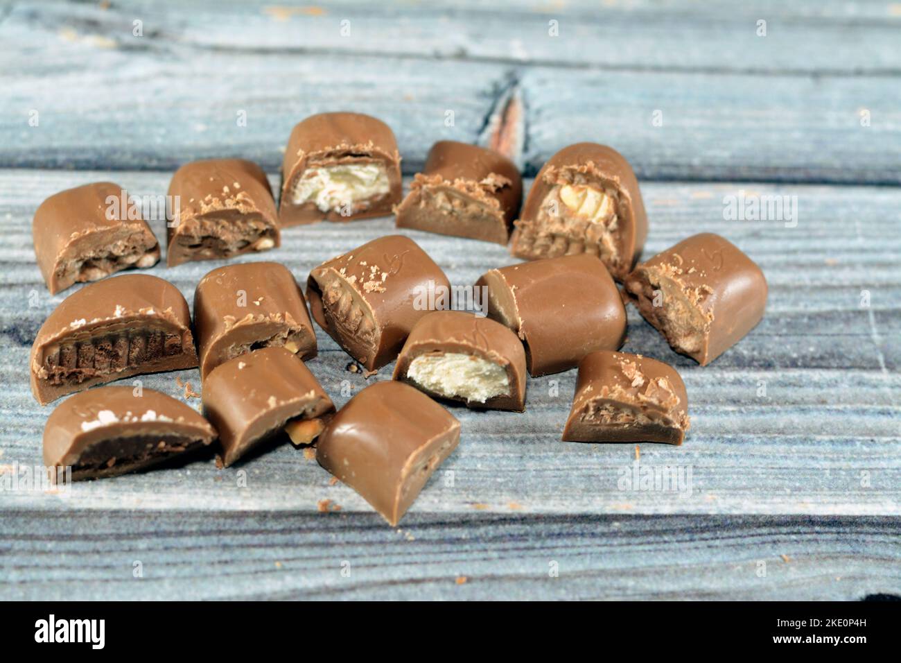 Cairo, Egitto, novembre 1 2022: Gioielli Galaxy latte assortito e cioccolatini scuro pezzi pacchetto con classici come seta liscia, caramello croccante a squisito Foto Stock