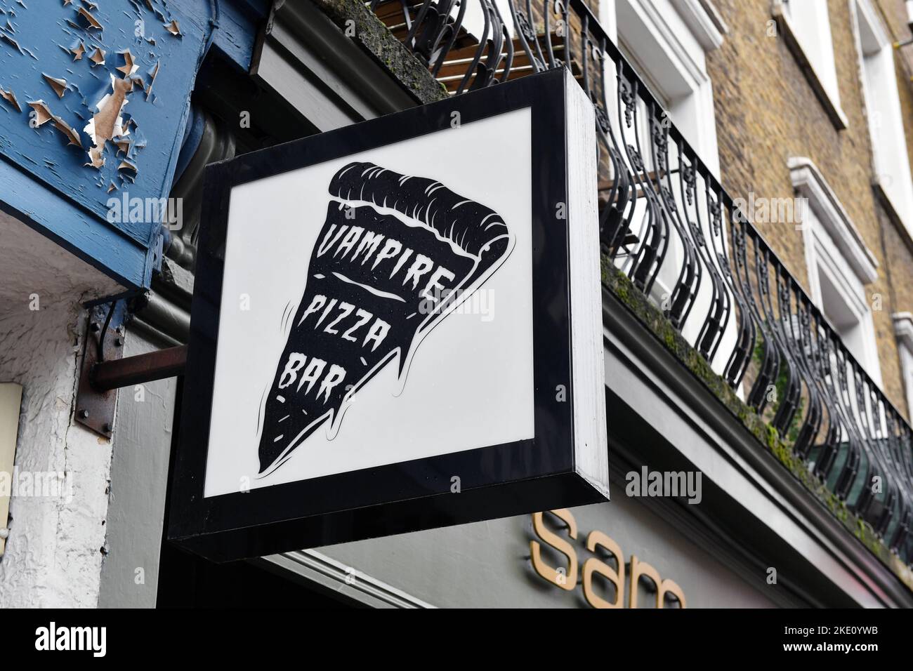 Lost Souls Pizza, un bar di pizza a tema vampiri situato a Camden, Londra - Inghilterra Foto Stock