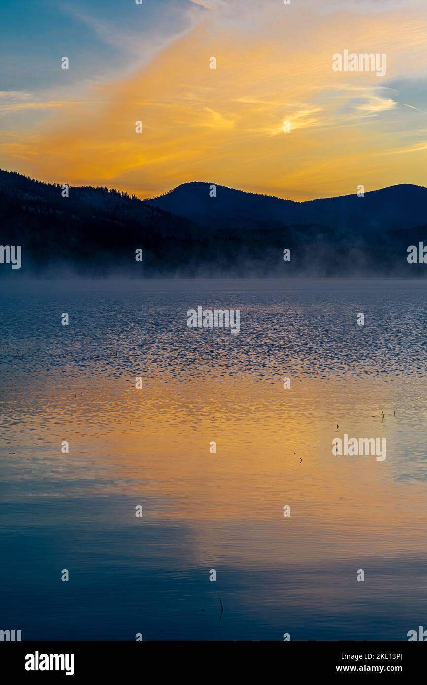 Lago Chatcolet all'inizio dell'autunno in Idaho Foto Stock