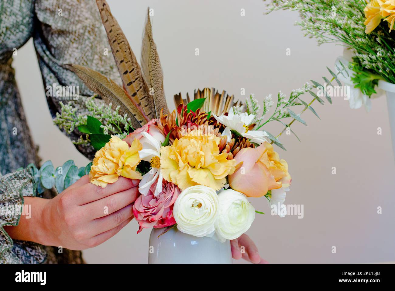 Fare un bouquet per la primavera Foto Stock