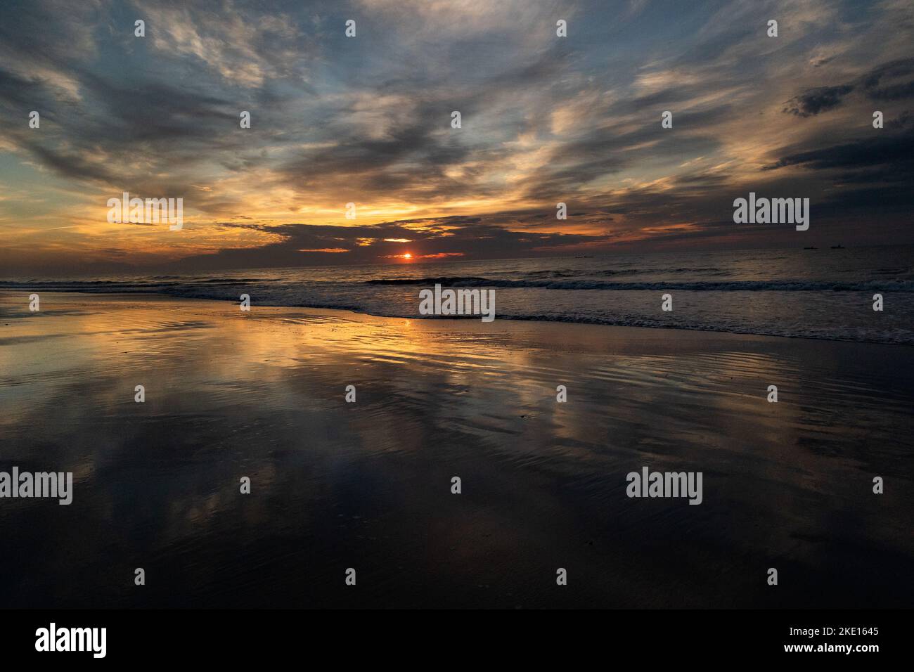Riflessi dell'alba a Myrtle Beach Foto Stock