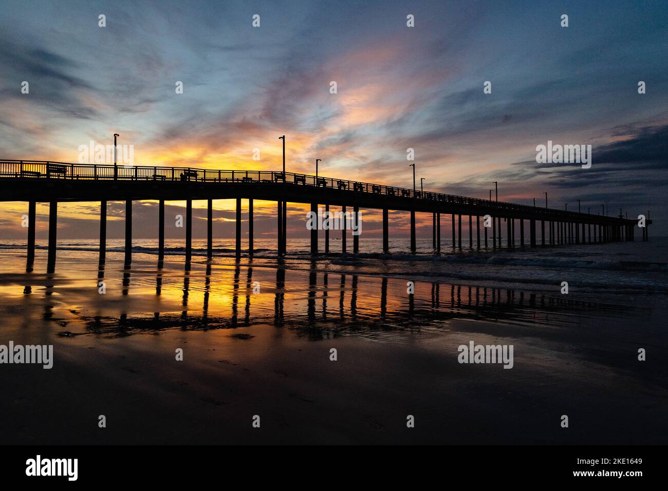 Lo Springmaid Pier al primo semaforo Foto Stock