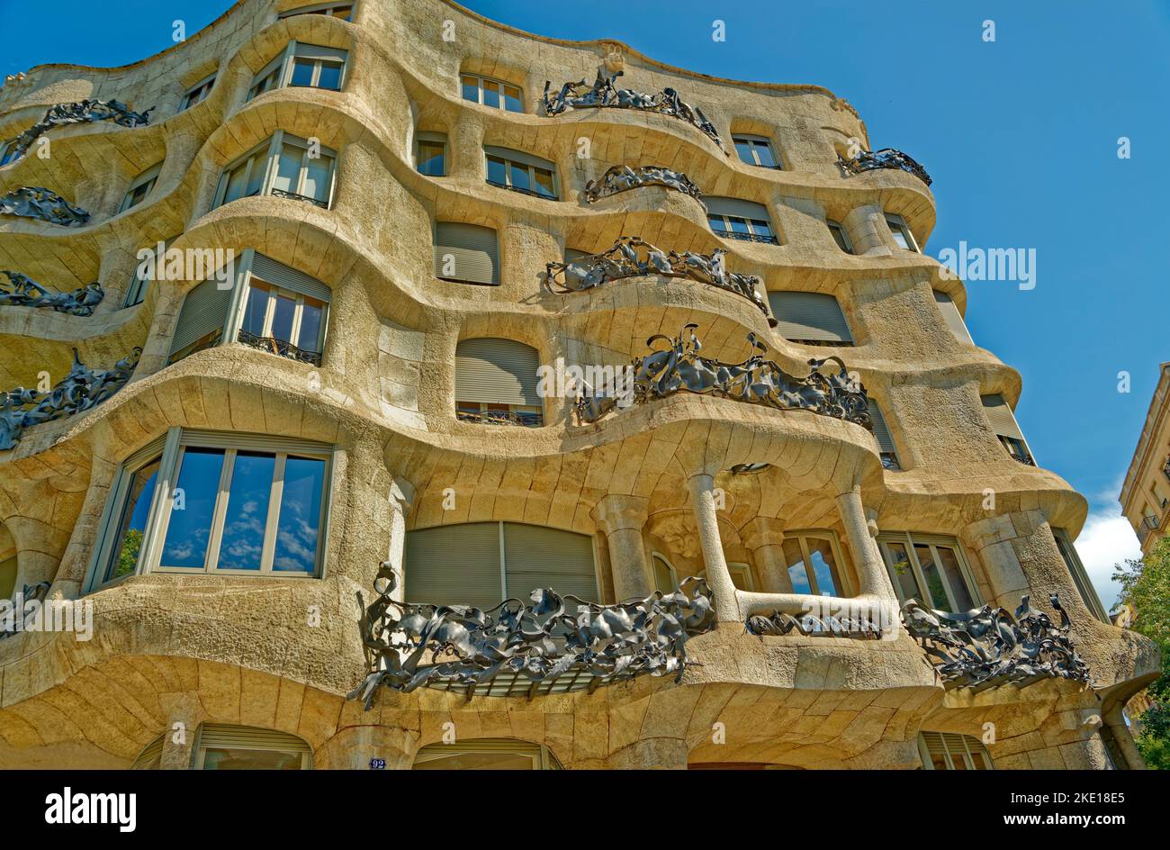 Casa Mila, edificio la Pedrera nel centro di Barcellona, Spagna progettato da Antonio Gaudi. Foto Stock