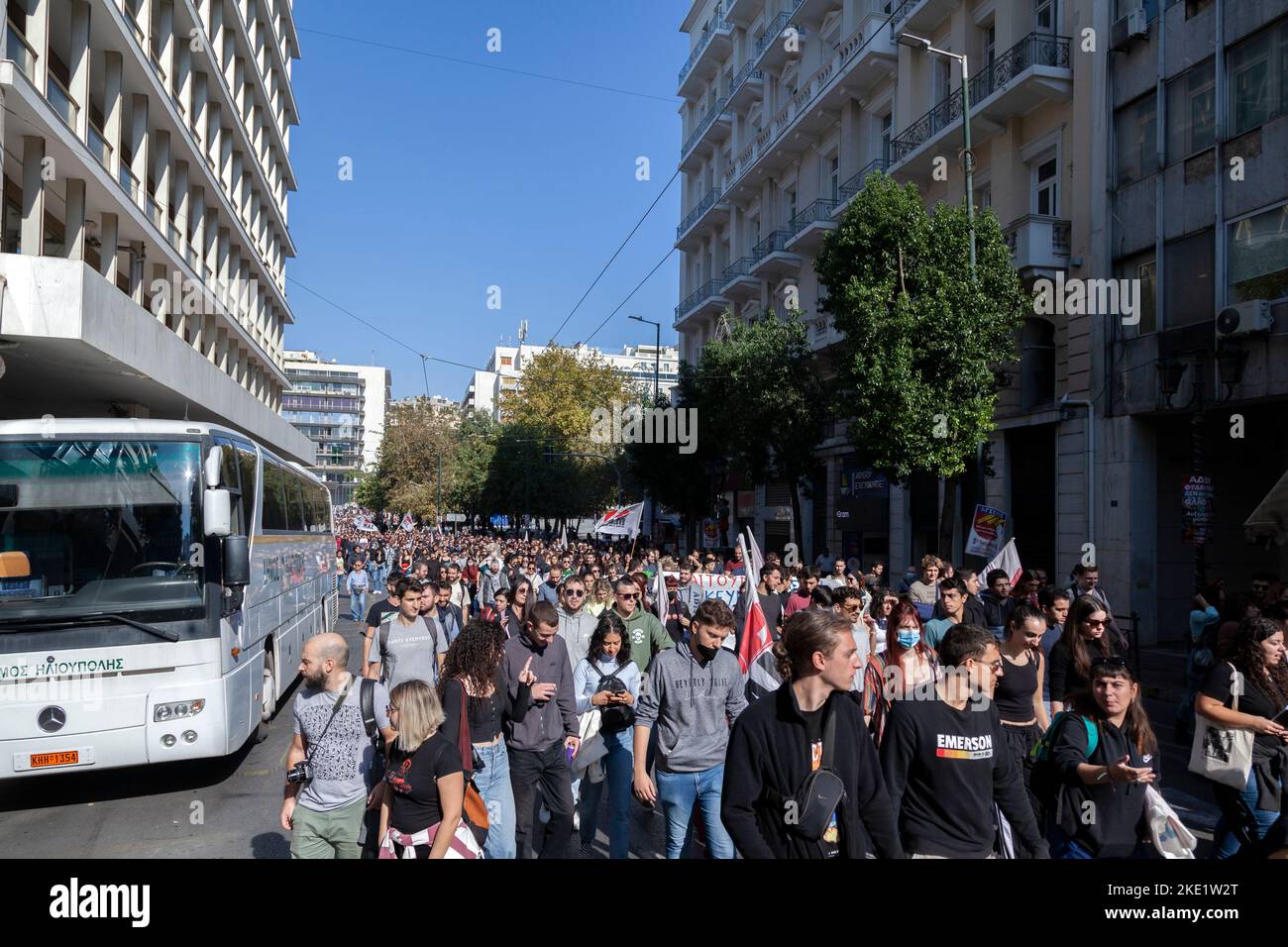 Manifestazione durante lo sciopero generale dei sindacati ad Atene contro l'eccessivo costo della vita, l'elevato costo dell'energia, dell'inflazione e dell'austerità. Foto Stock