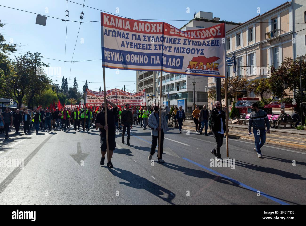 Dimostrazione dei sindacati durante uno sciopero generale contro l'eccessivo costo della vita, l'elevato costo dell'energia, l'inflazione e l'austerità. Foto Stock