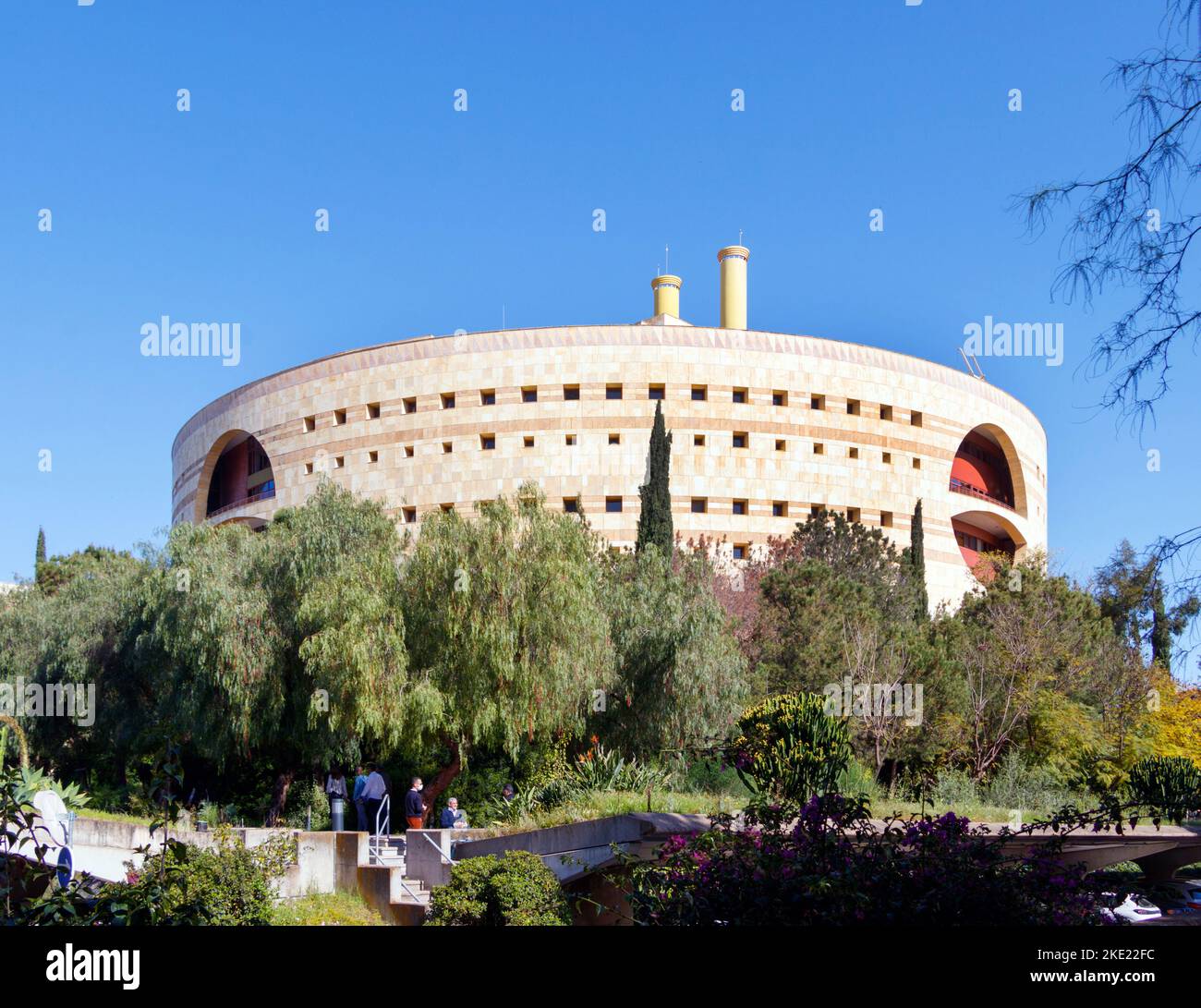 Torre Triana junta edificio Governo dell'Andalusia costruito nel 1993 su progetto dell'architetto Francisco Javier Saenz de Oiza postmoderno stile siviglia spagna Foto Stock