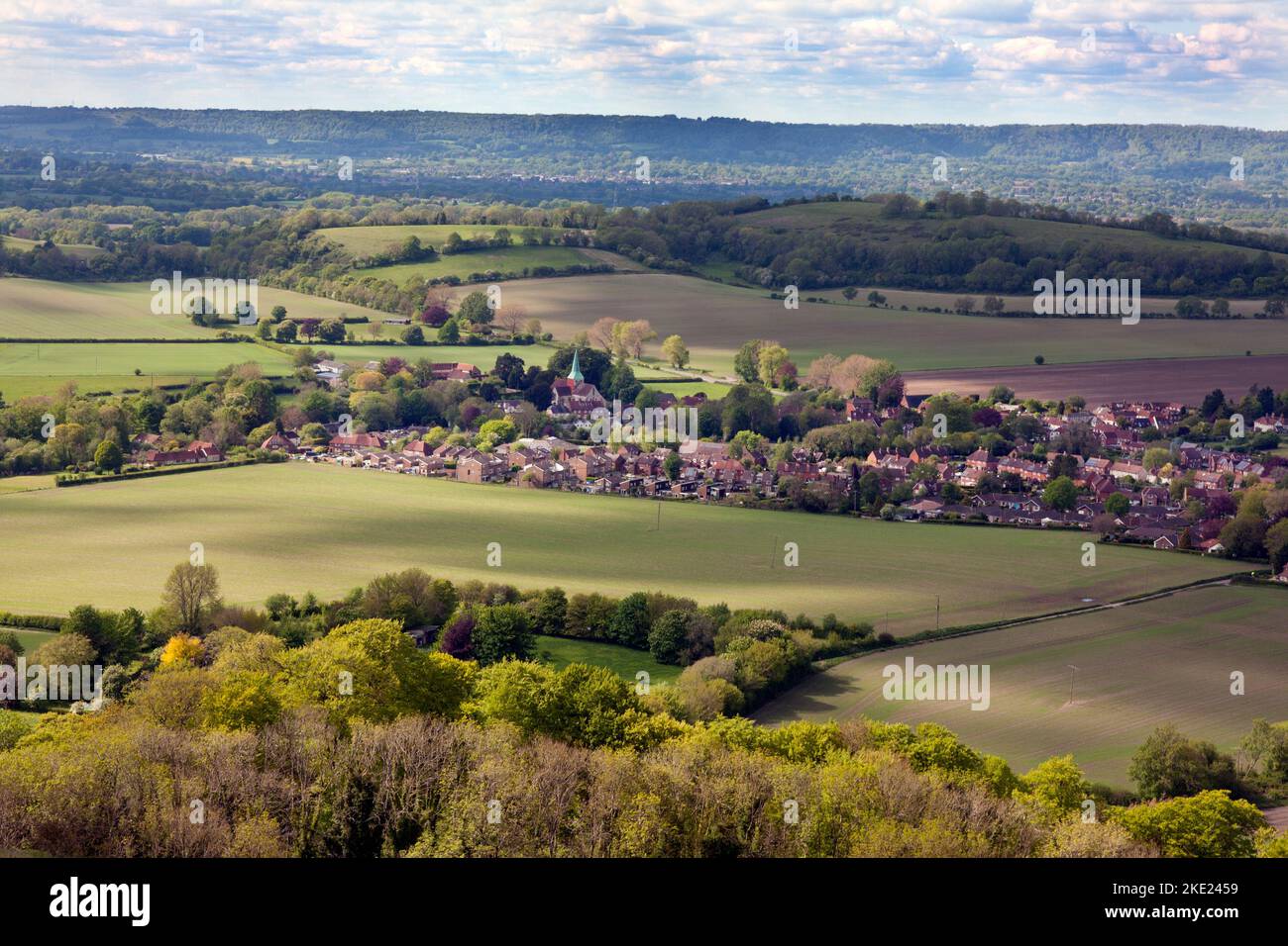Vista del villaggio di South Harting da Harting Down, South Downs, West Sussex, Inghilterra Foto Stock