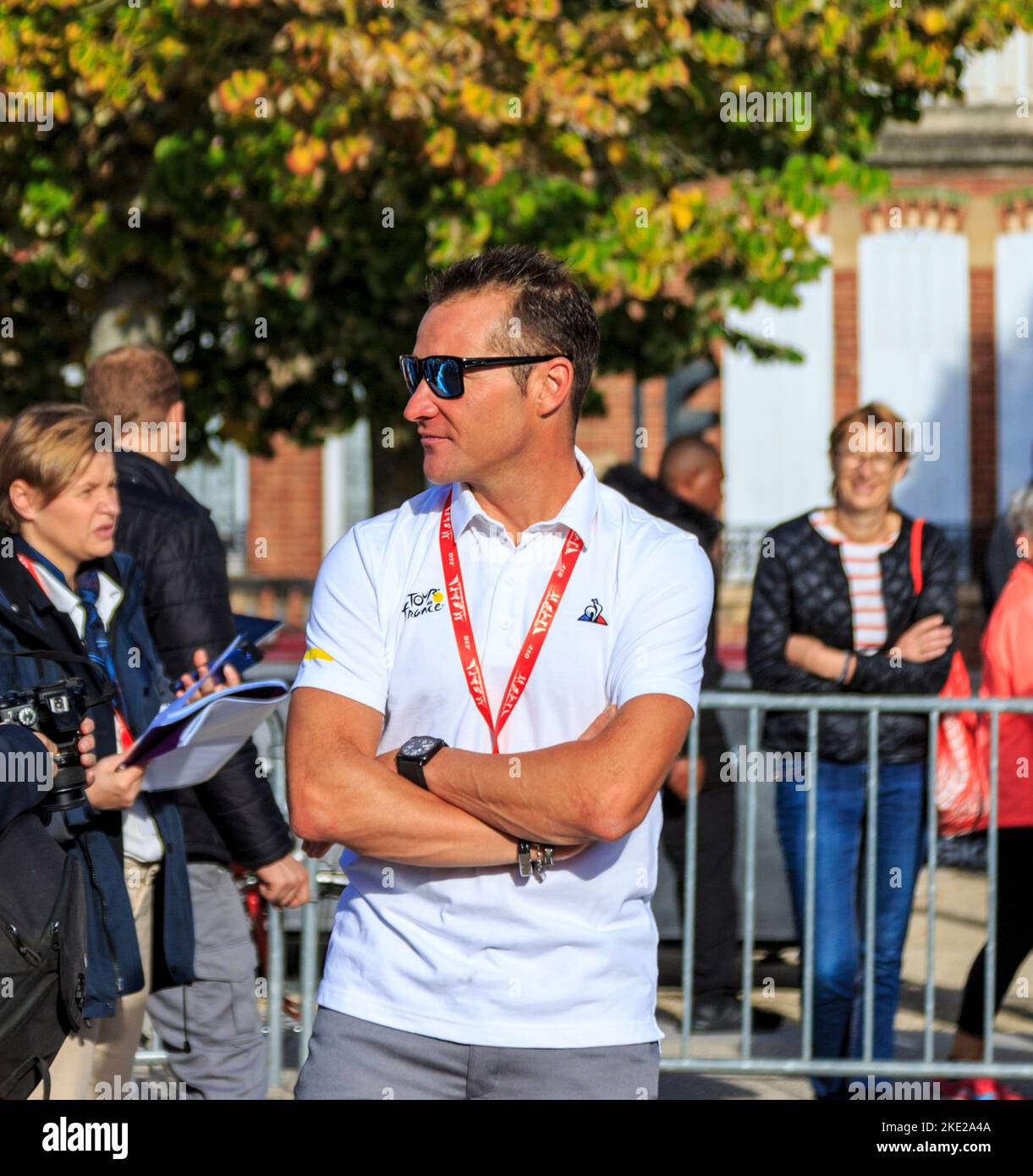 Chartres, Francia - 13 ottobre 2019: Ritratto ambientale dell'ex ciclista Thomas Voeckler durante la presentazione delle squadre prima dell'autunno Fren Foto Stock