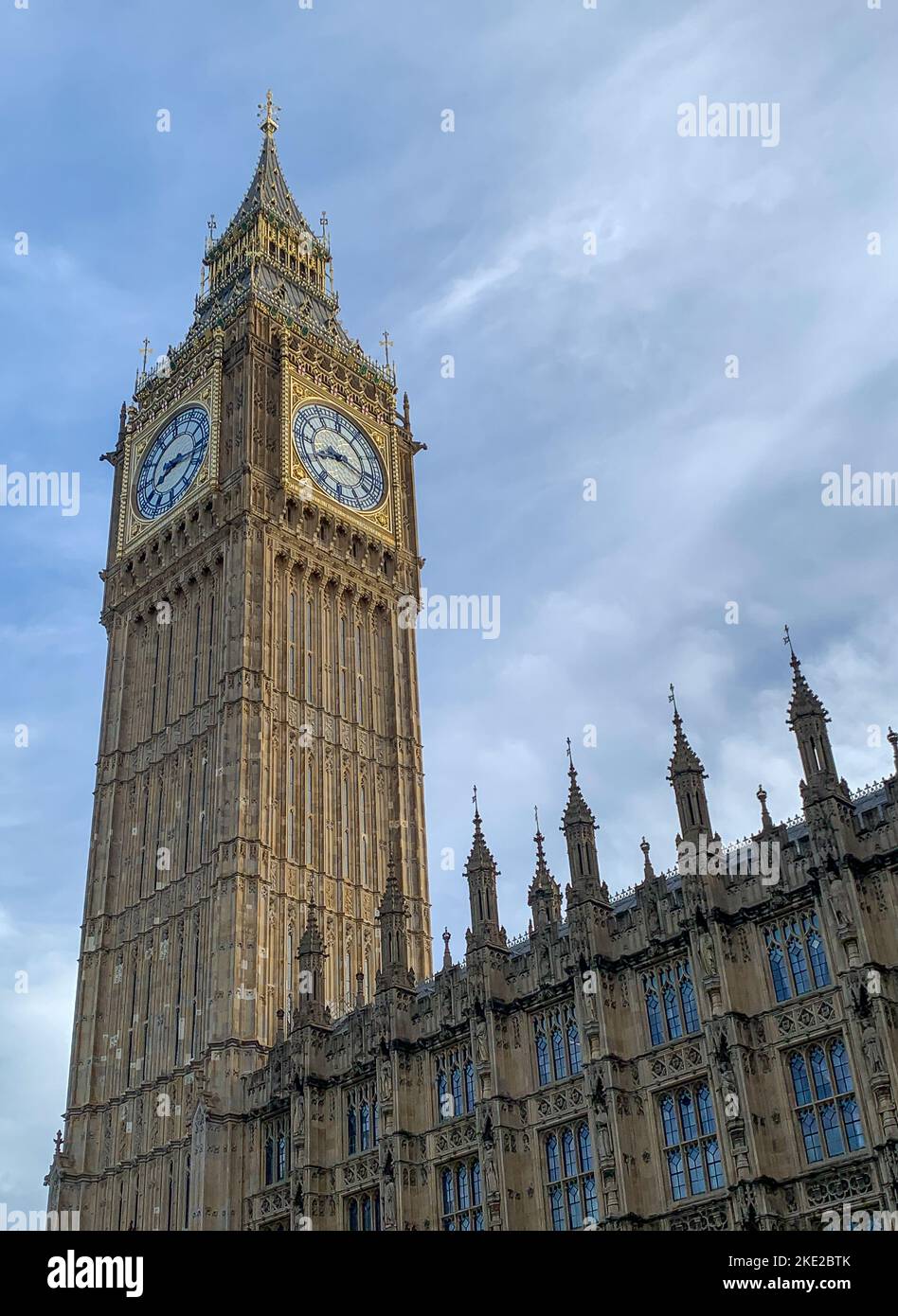 Westminster, Londra, Regno Unito. 8th Novembre 2022. Big ben al Palace of Westminster di Londra visto da New Palace Yard. È un’altra settimana di tumulto nel mondo della politica, poiché è emerso che, mentre era Segretario alla difesa, Sir Gavin Williamson, il deputato allegorico, ha detto a un alto funzionario di “fare la gola”. Ci sono appelli che lo saccheggiino. Credito: Maureen McLean/Alamy Foto Stock