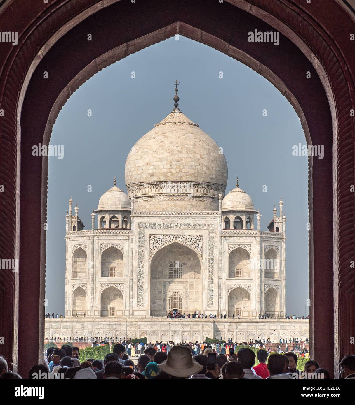 Il maestoso Taj Mahal ad Agra India See dall'ingresso Foto Stock