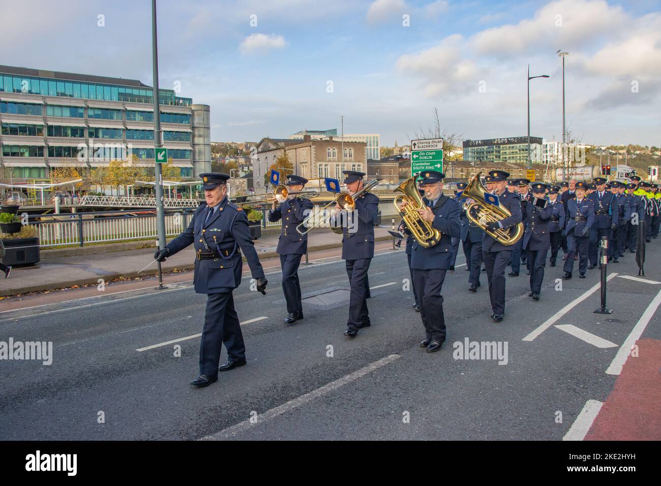 Cork Gardai Centenary Parade, per segnare l'arrivo del Gardai in città, 100 anni fa. La Parata si è svolta il 2022 novembre. Foto Stock