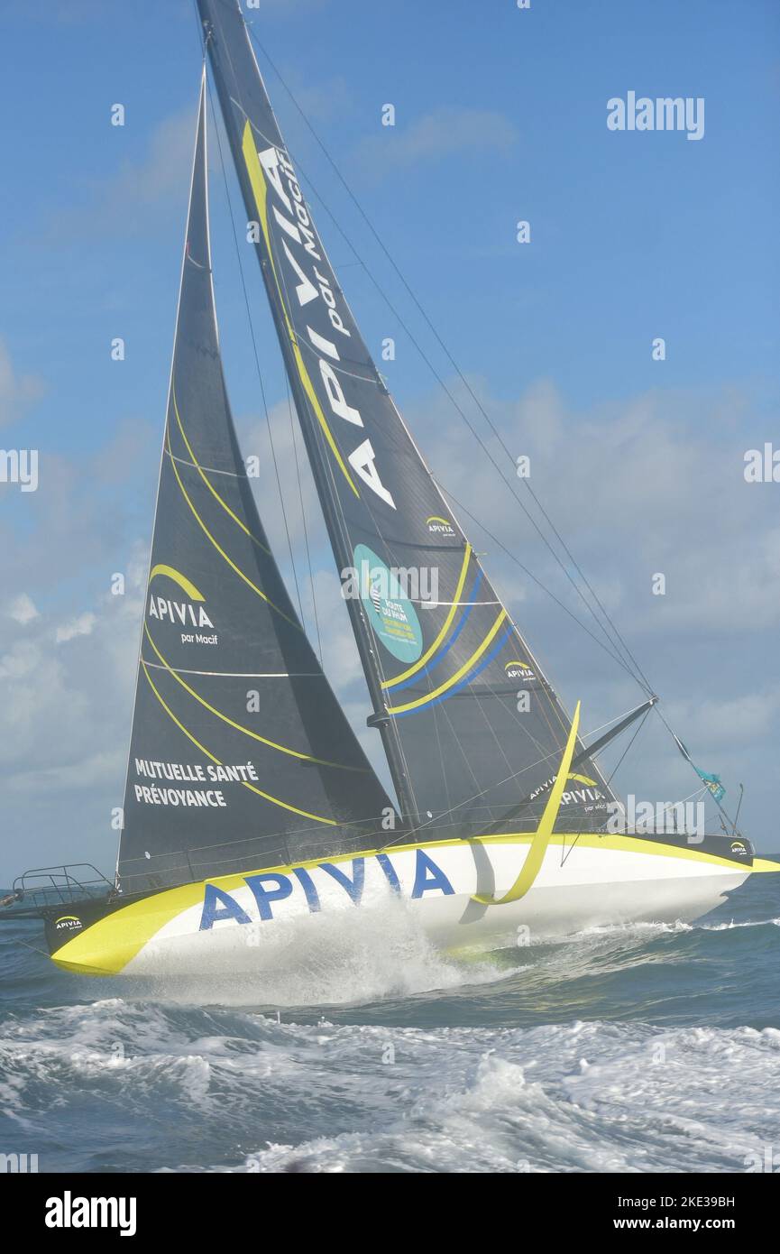 Charlie Dalin, Aptiva, la 12th edizione della Route du Rhum è stato dato questo Mercoledì 9 novembre 2022. I 138 skipper iscritti si sono lanciati nella battaglia per la vittoria. Da Saint Malo a Pointe a Pitre Guadalupa, i marinai hanno l'ambizione di attraversare l'Atlantico il più velocemente possibile. 09 novembre 2022, Saint Malo, Francia. Foto di Franck Castel/ABACAPRESS.COM Foto Stock