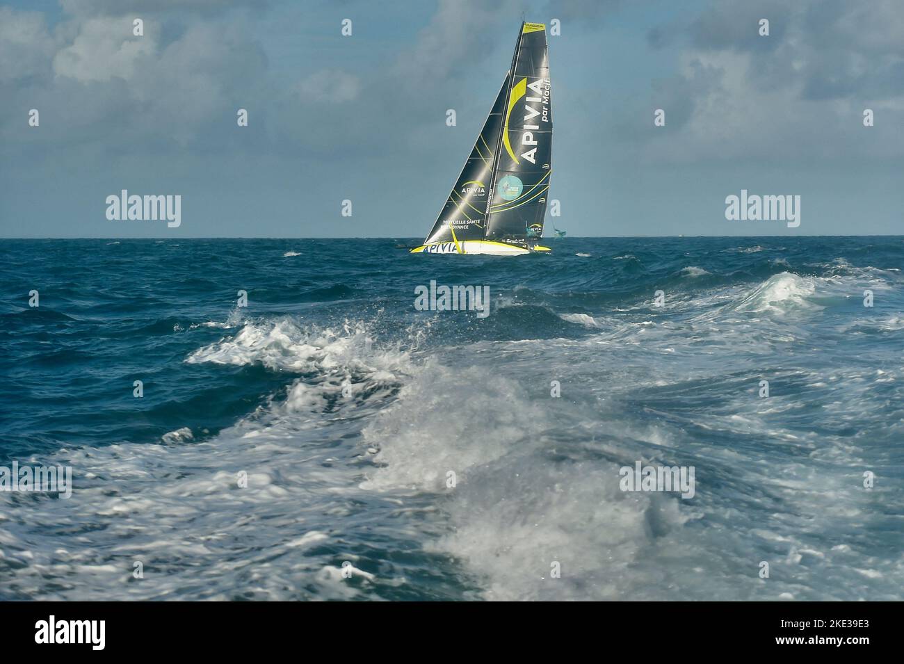 Charlie Dalin, Aptiva, la 12th edizione della Route du Rhum è stato dato questo Mercoledì 9 novembre 2022. I 138 skipper iscritti si sono lanciati nella battaglia per la vittoria. Da Saint Malo a Pointe a Pitre Guadalupa, i marinai hanno l'ambizione di attraversare l'Atlantico il più velocemente possibile. 09 novembre 2022, Saint Malo, Francia. Foto di Franck Castel/ABACAPRESS.COM Foto Stock