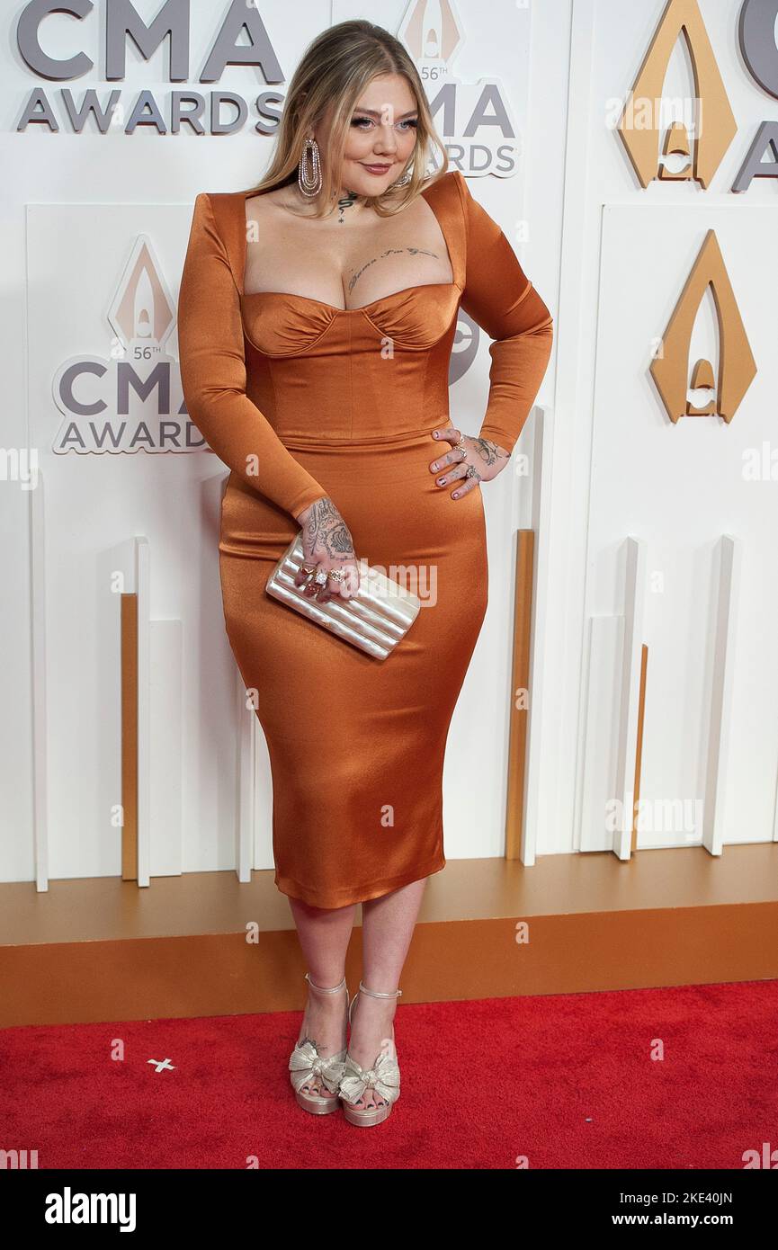 09 novembre 2022 - Nashville, Tennessee; USA - Singer ELLE KING arriva ai 56th Annual CMA Awards che si sono svolte presso la Bridgestone Arena situata nel centro di Nashville. Copyright Jason Moore 2022. (Credit Image: © Jason Moore/ZUMA Press Wire) Foto Stock