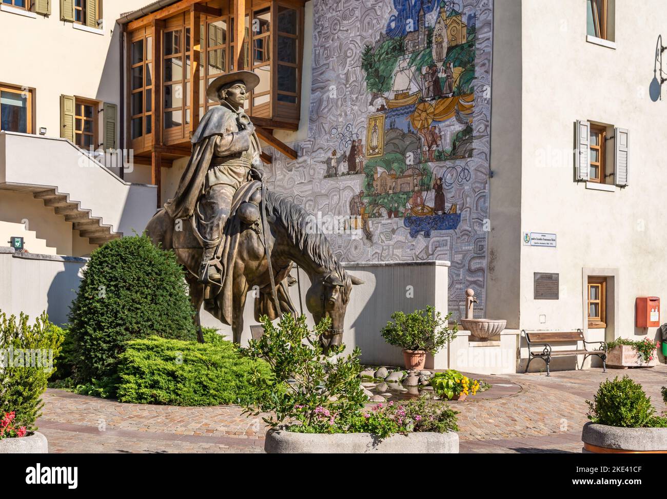 Statua equestre in bronzo di Eusebio Chini (Phater Kino) - 1645-1711. Segno,Predaia, Val di non, provincia di Trento,Trentino Alto Adige - Italia - settembe Foto Stock