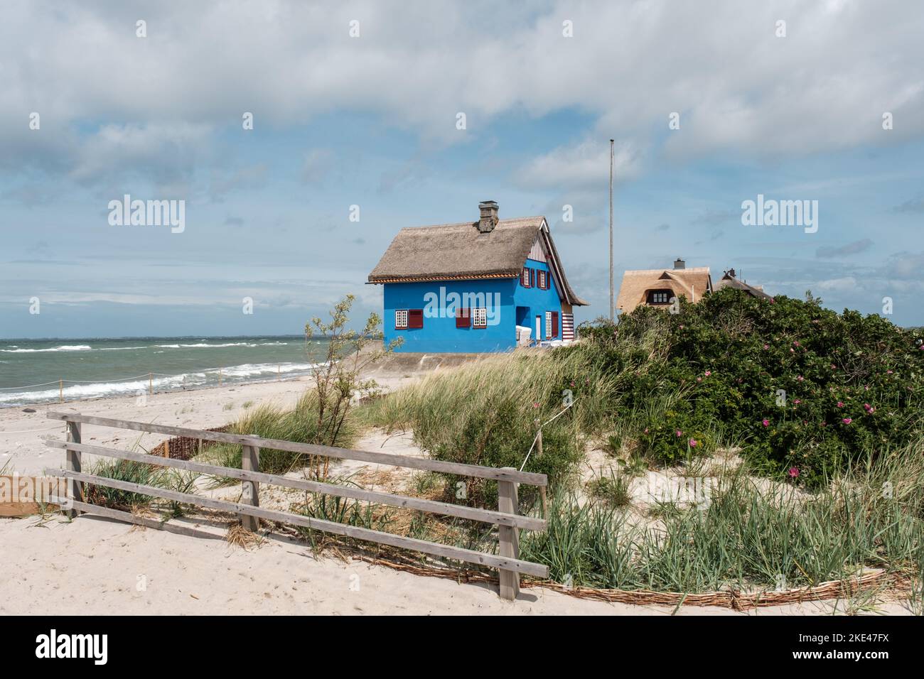 La Casa Blu della Riserva Naturale Graswarder a Heiligenhafen, Mar Baltico, Schleswig-Holstein, Germania, Europa Foto Stock
