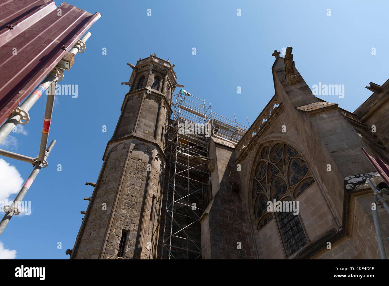 Basilica dei Santi Nazario e Celso. Tradizione architettonica gotico-romanica. La Cité. Carcassonne. Dep. Aude Occitanie. Francia Foto Stock