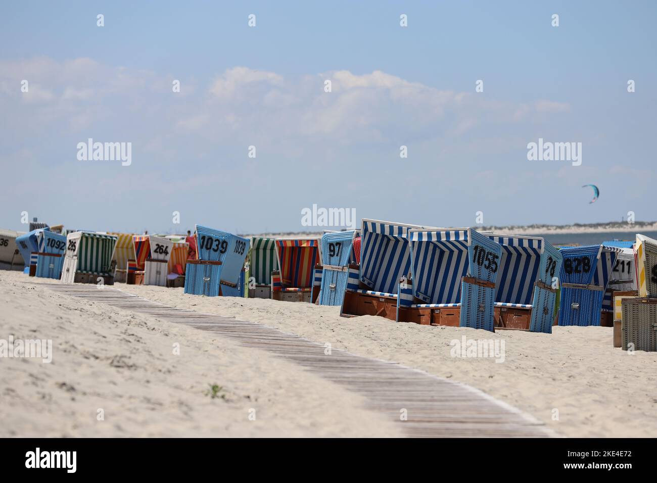 Strandkörbe auf Langeoog Foto Stock