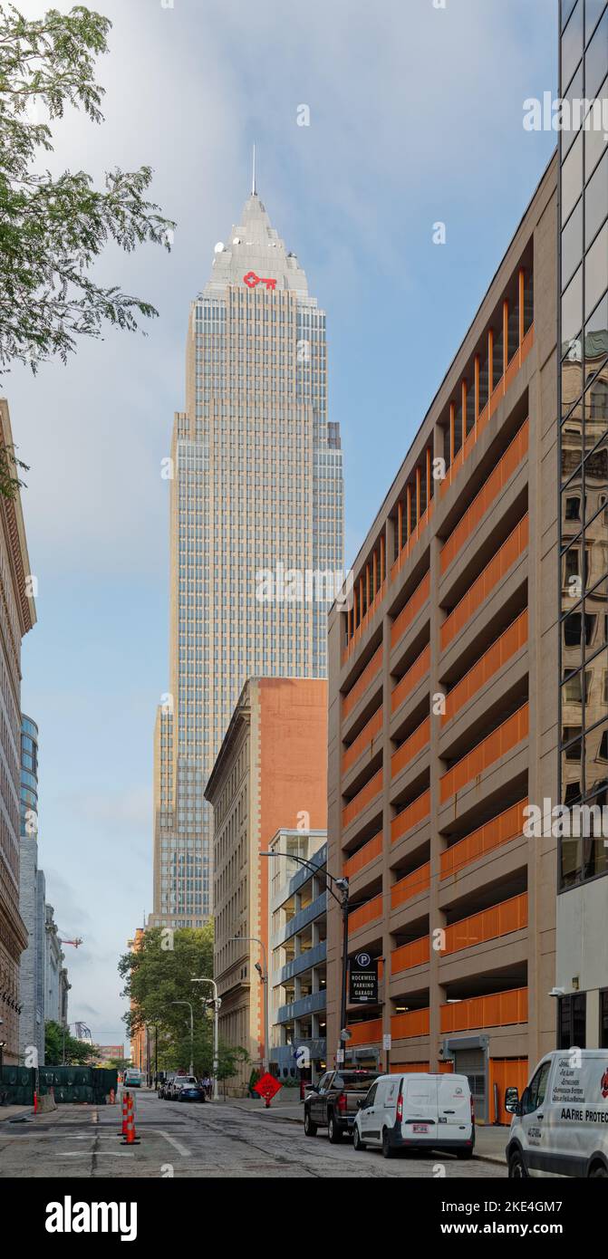 La Key Tower divenne l'edificio più alto di Cleveland quando fu aperta nel 1991, insieme all'adiacente Marriott Hotel. Foto Stock