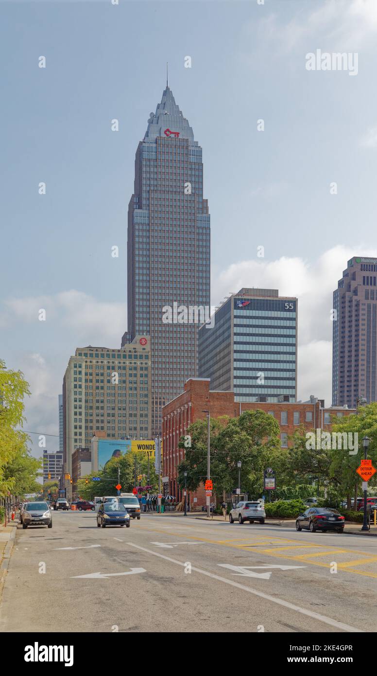 La Key Tower divenne l'edificio più alto di Cleveland quando fu aperta nel 1991, insieme all'adiacente Marriott Hotel. Foto Stock