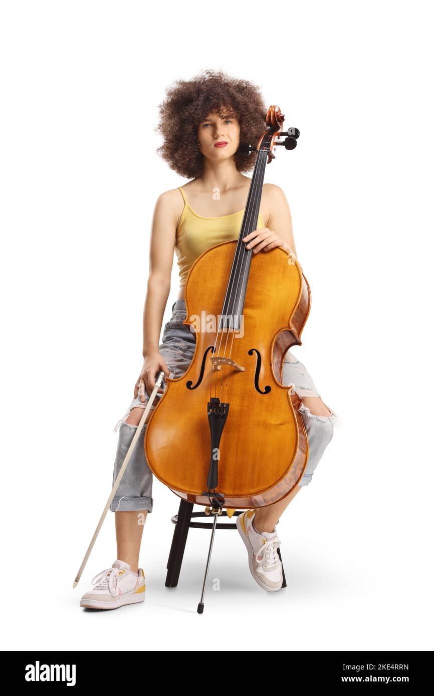 Artista femminile alla moda con un violoncello isolato su sfondo bianco Foto Stock