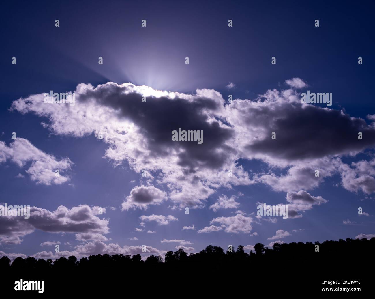 Nuvola e raggi Foto Stock