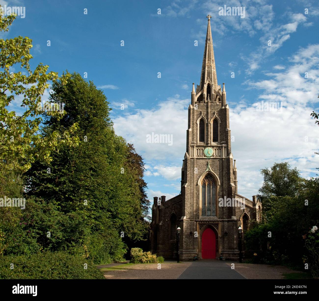 St Michael's Church, Highgate, Londra, Regno Unito. La chiesa di San Michele (in stile neogotico) è la chiesa più alta di Londra, in quanto Highgate è una delle più alte Foto Stock