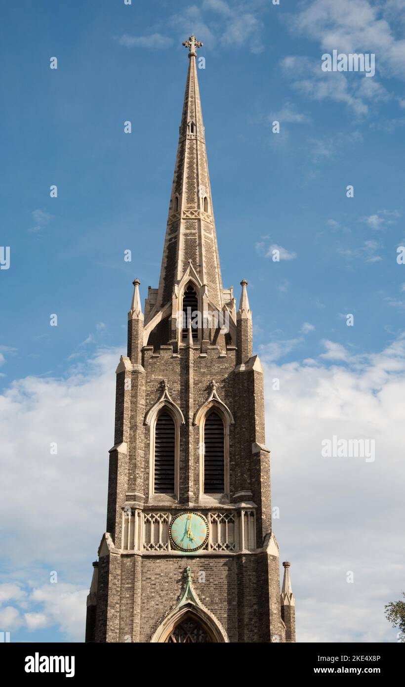 Campanile, Chiesa di San Michele, Highgate, Londra, Regno Unito. La chiesa di San Michele (in stile neogotico) è la chiesa più alta di Londra, in quanto Highgate è una delle Foto Stock