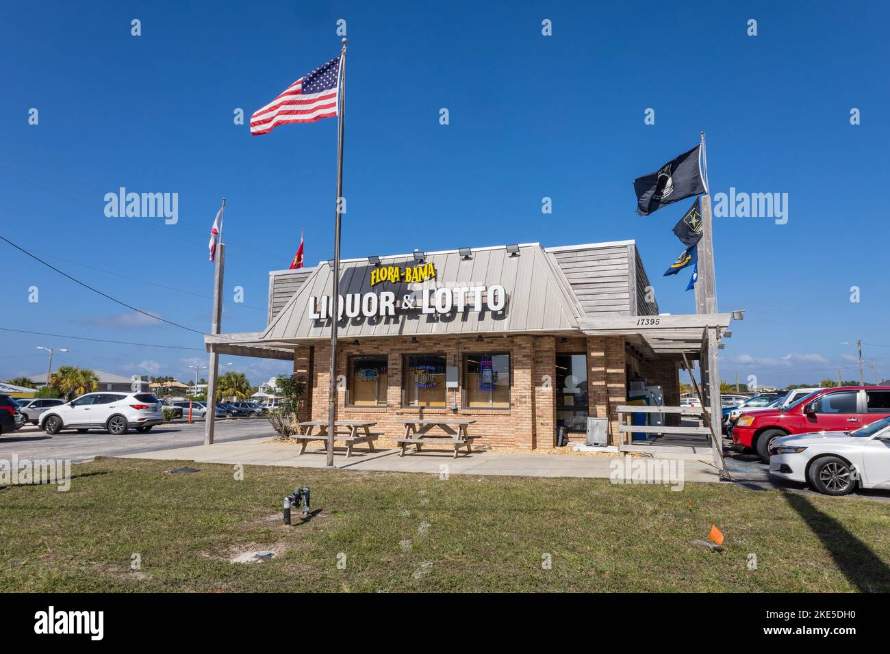 Flora Bama Liquor e Lotto Store Florida Flora-Bama Entertainment Complex di Marina e ristoranti si trova a cavallo del confine con lo Stato della Florida Alabama Foto Stock