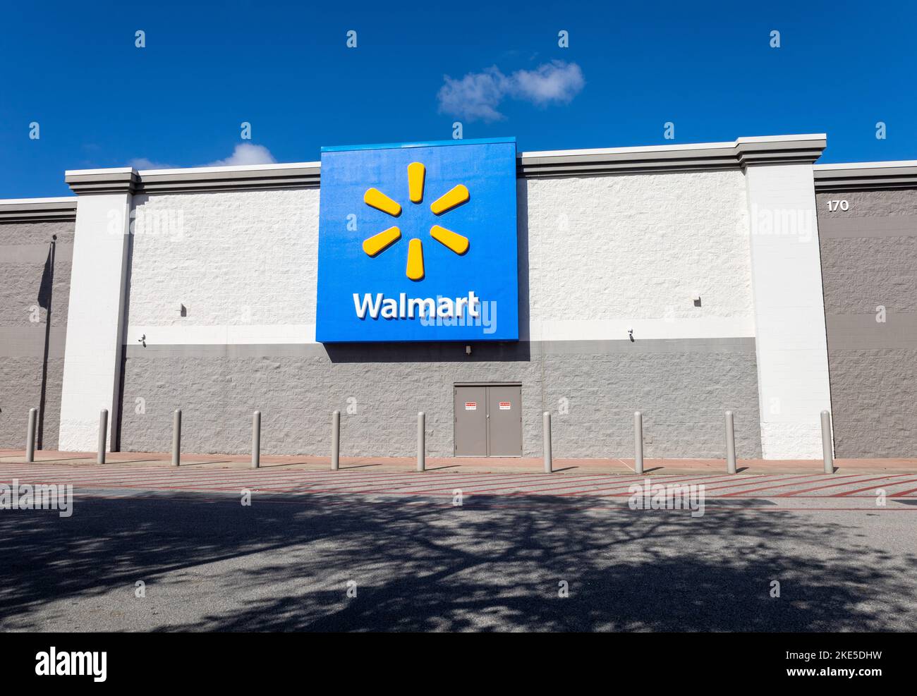 Logo aziendale del Walmart Superstore Gulf Shores Alabama sull'esterno del negozio Foto Stock