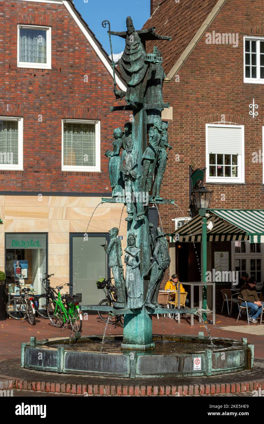 Deutschland, Stadtlohn, Westmuensterland, Muensterland, Westfalen, Nordrhein-Westfalen, NRW, Figurenbrunnen auf dem Marktplatz *** Caption locale *** Foto Stock