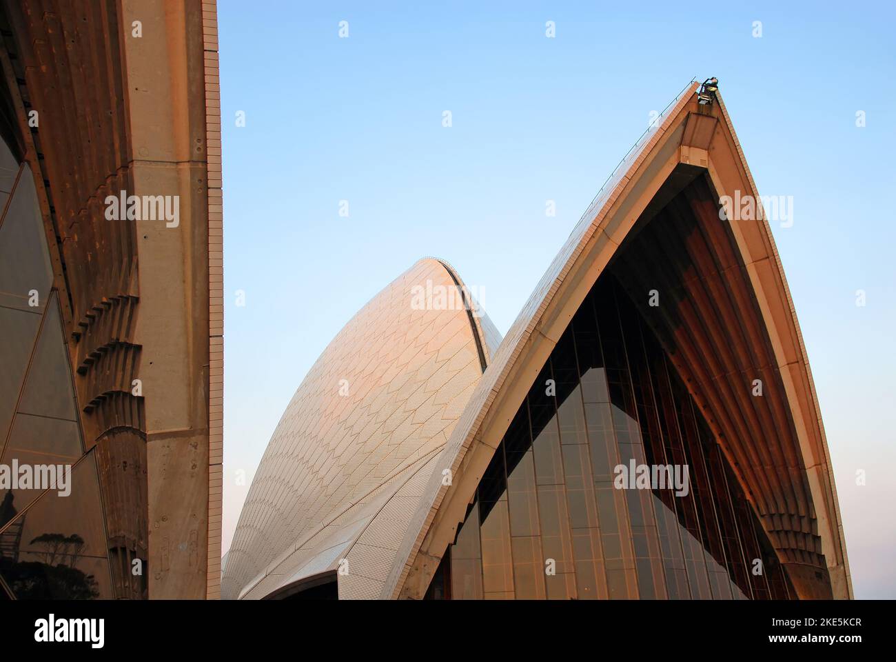 Sydney, New South Wales, Australia: Dettaglio del tetto della Sydney Opera House con piastrelle in ceramica. Teatro dell'Opera di Sydney. Foto Stock