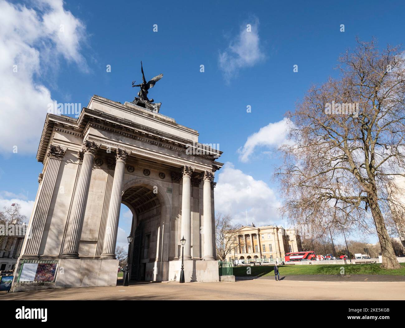 Wellington Arch e Apsley House, Hyde Park Corner, Londra, Inghilterra Foto Stock