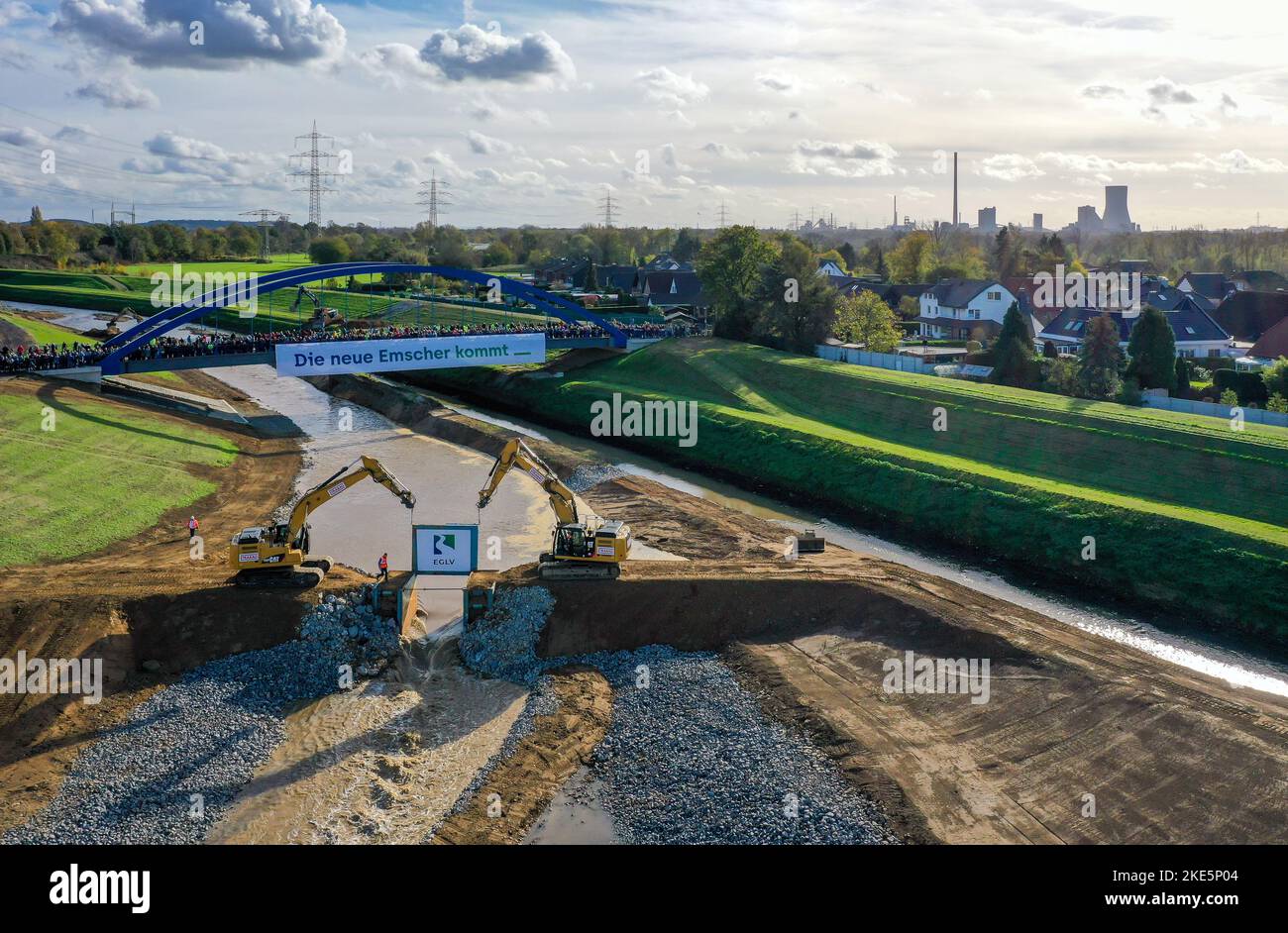 Dinslaken, Voerde, Renania settentrionale-Vestfalia, Germania - inaugurazione del nuovo estuario di Emscher nel Reno. La foce dell'Emscher nel Reno h Foto Stock