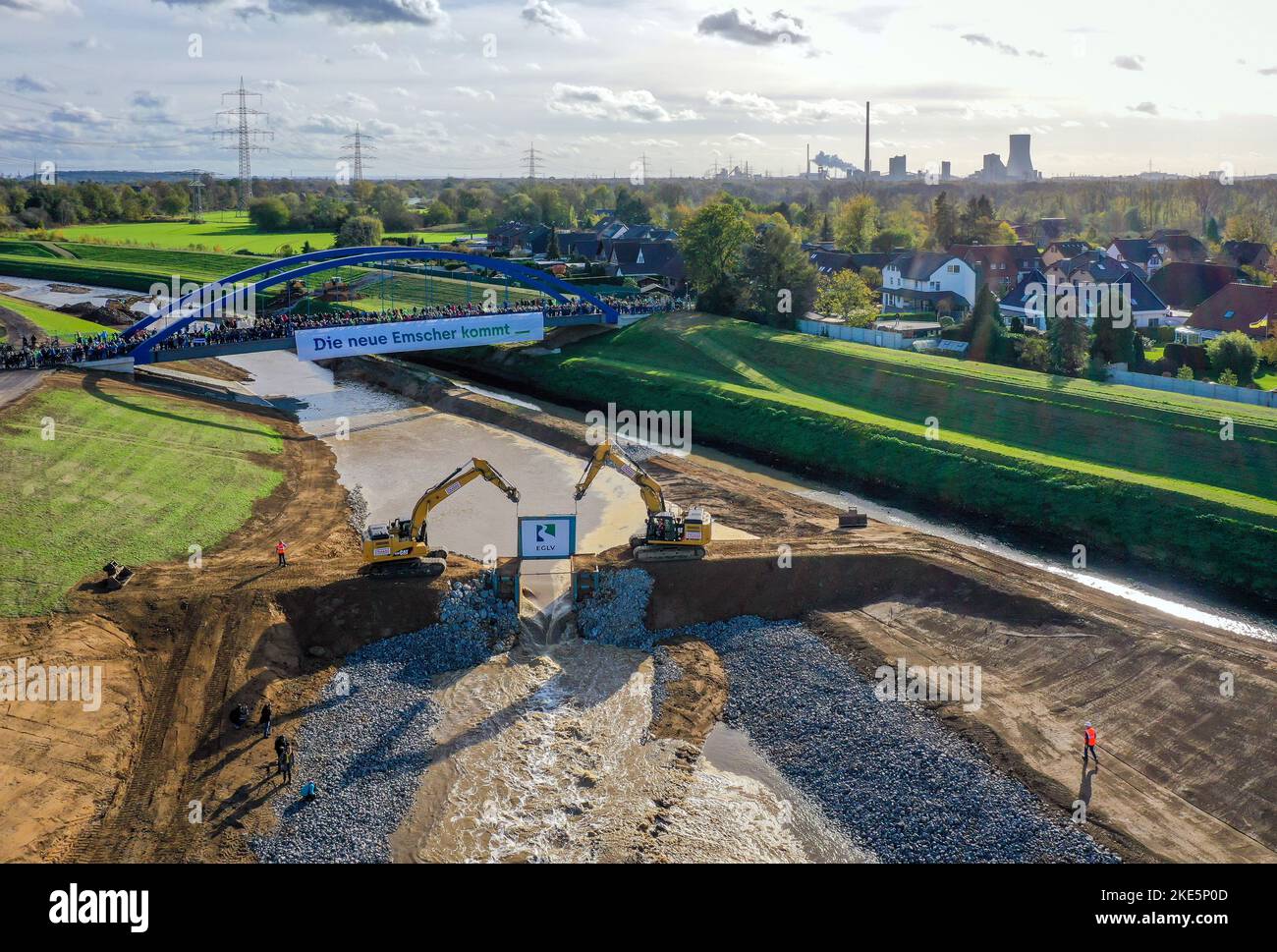 Dinslaken, Voerde, Renania settentrionale-Vestfalia, Germania - inaugurazione del nuovo estuario di Emscher nel Reno. La foce dell'Emscher nel Reno h Foto Stock