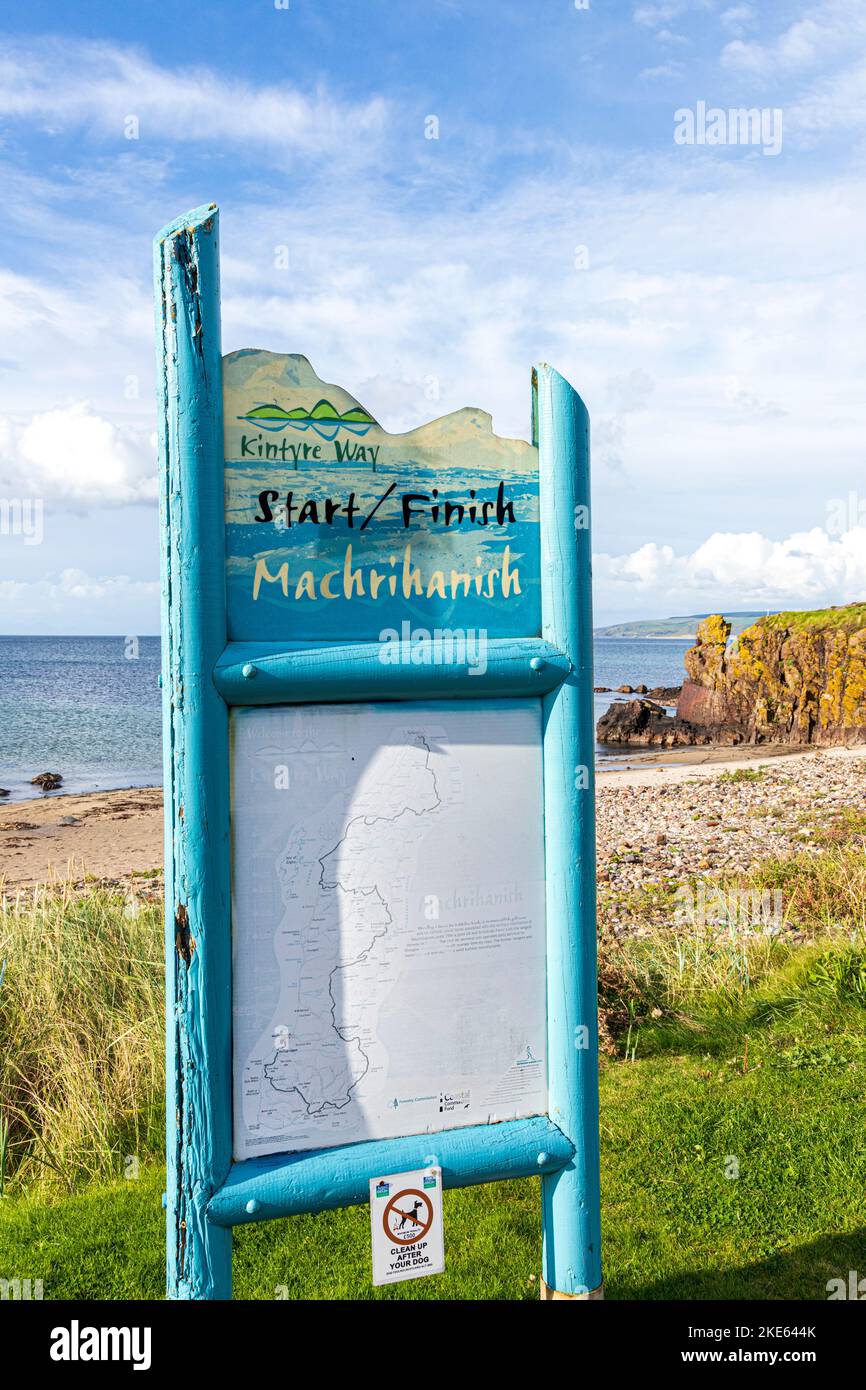 Il cartello di partenza e arrivo per la Via Kintyre sulla Penisola di Kintyre a Machrihanish, Argyll & Bute, Scozia UK Foto Stock