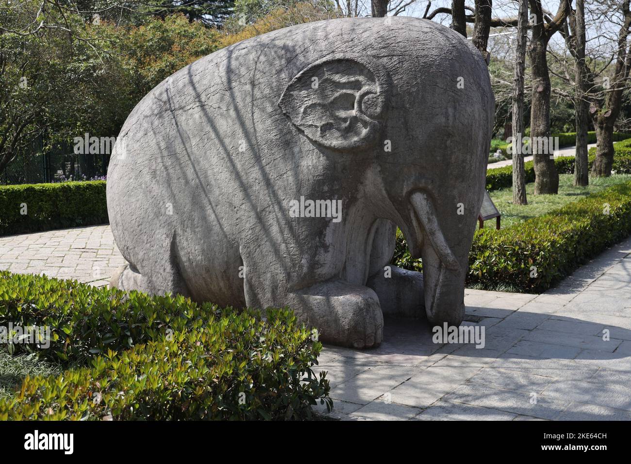 Una statua di un elefante nella tomba degli imperatori Ming, Nanjing, Cina Foto Stock