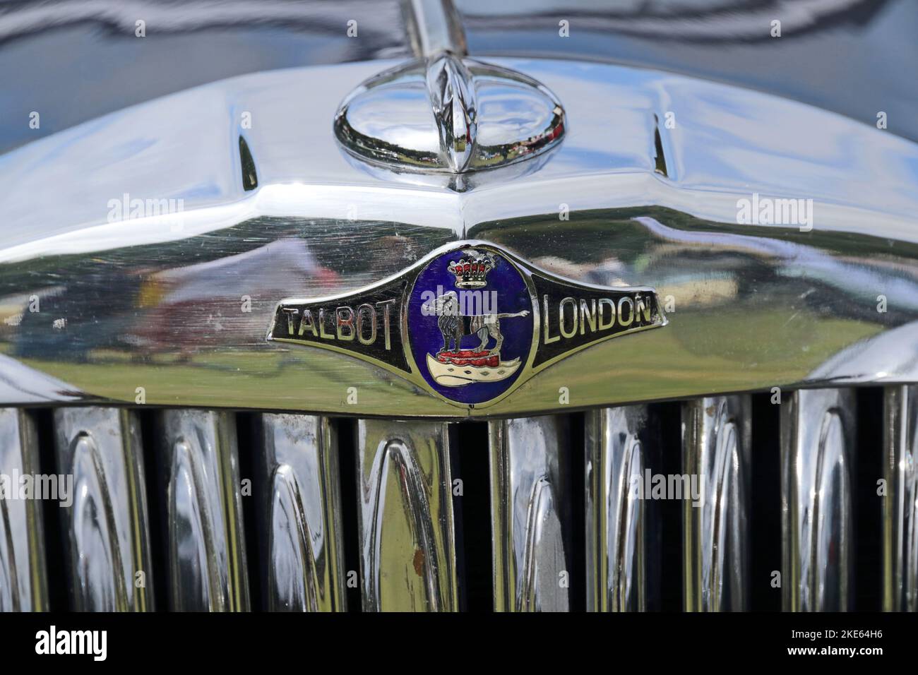 Badge sulla parte superiore della griglia del radiatore sulla vettura Talbot London Foto Stock