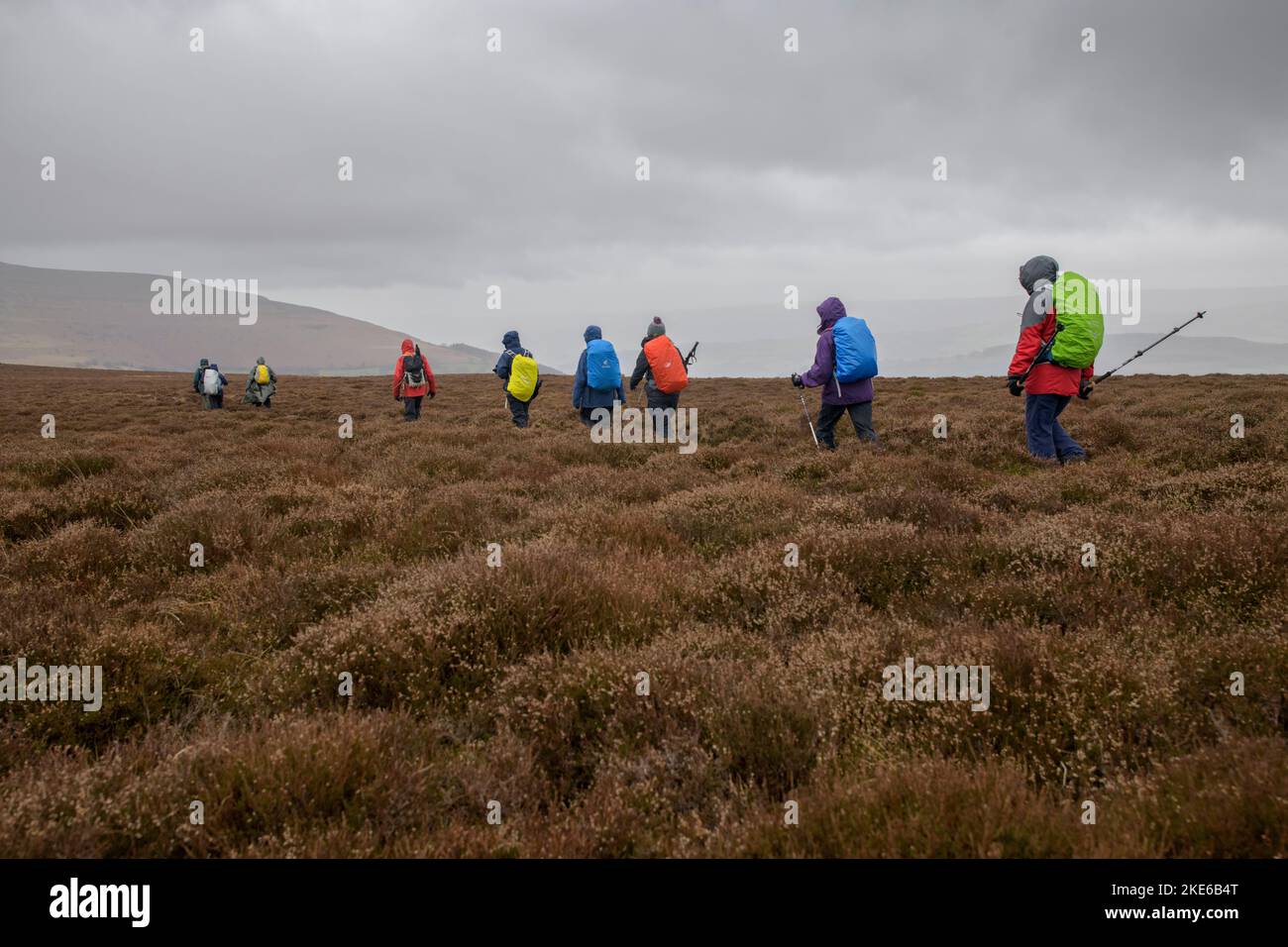 Camminatori sulle colline sopra Crickhowell, Galles, durante l'annuale Crickhowell Walking Festival. Foto Stock