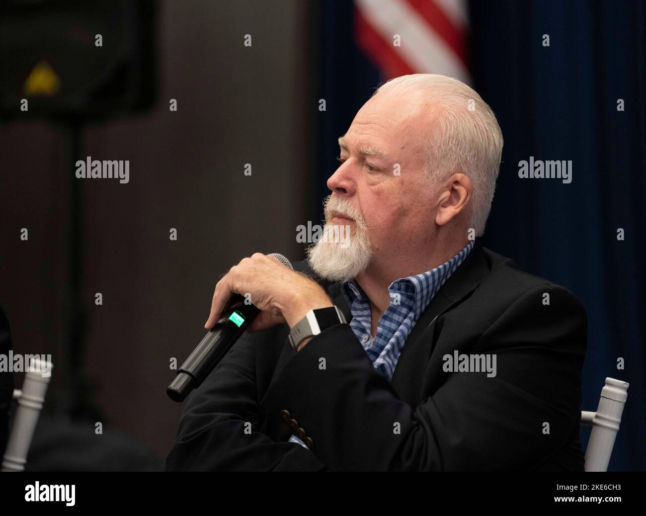 McAllen Texas USA, 9 novembre 2022: Consulente politico repubblicano di lunga data DAVE CARNEY dà una conferenza stampa post-elettorale parlando dei suoi metodi e della sua strategia di guida Texas Gov. Greg Abbott (non mostrato) ad una vittoria di rielezione il giorno precedente. Abbott ha sconfitto lo sfidante democratico Beto o'Rourke per vincere il suo terzo mandato. ©Bob Daemmrich Foto Stock